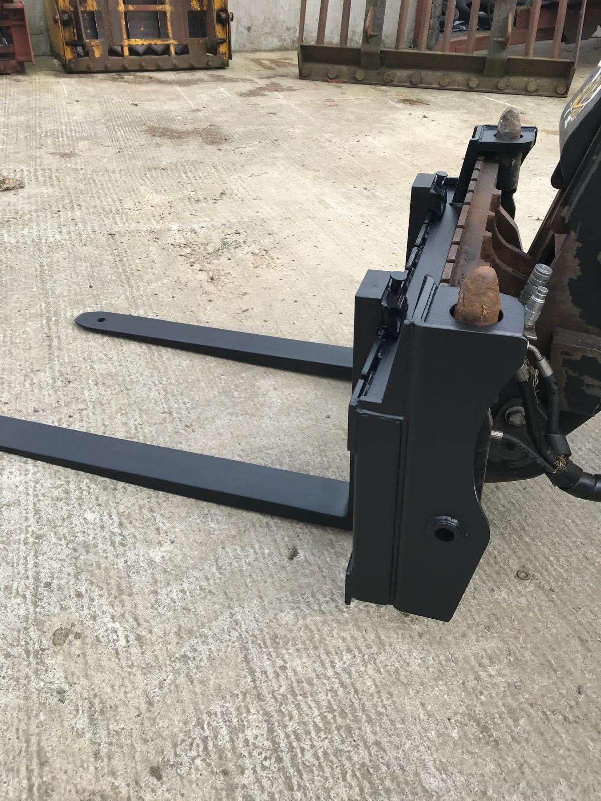 MT Plant pallet forks and carriage finished in graphite